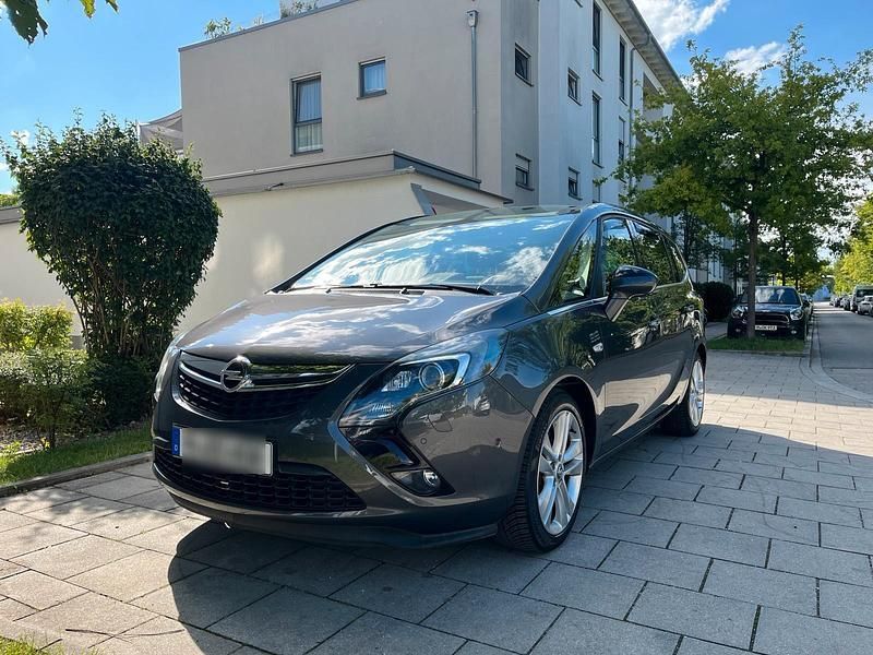 Grau Gebraucht 2011 Opel Zafira Tourer Innovation Van / Kleinbus | 13.999 € (Teuer) - Bild 1/4