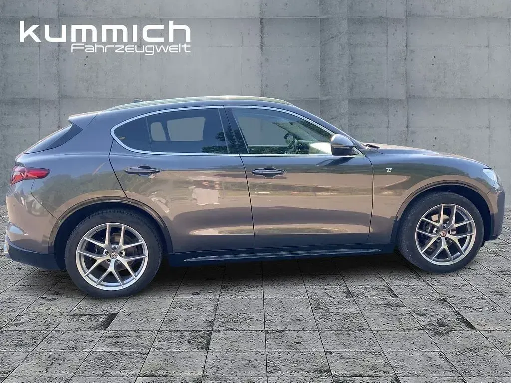 Gebraucht Alfa Romeo Stelvio Lusso 209 PS (153 kW) 2021 Grau SUV