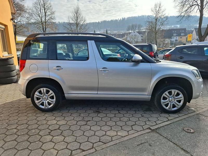 Gebraucht Skoda Yeti Active 110 PS (80 kW) 2014 Silber SUV