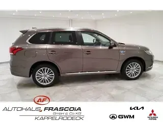 Gebraucht Mitsubishi Outlander P-HEV Basis 135 PS (99 kW) 2021 Braun SUV