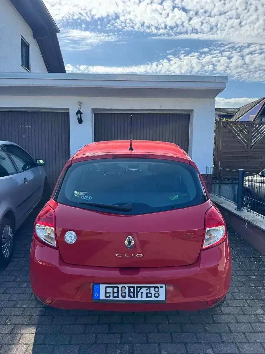 Gebraucht Renault Clio II Expression 75 PS (55 kW) 2009 Rot Kleinwagen
