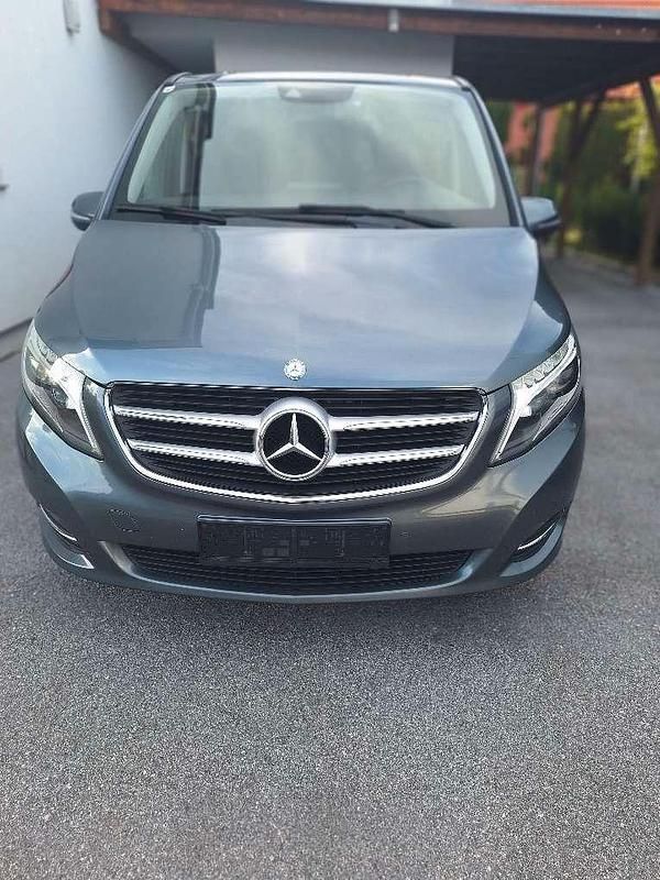 Grau Gebraucht 2016 Mercedes V250 Avantgarde Van / Kleinbus | 18.500 € (Superpreis) - Bild 1/4