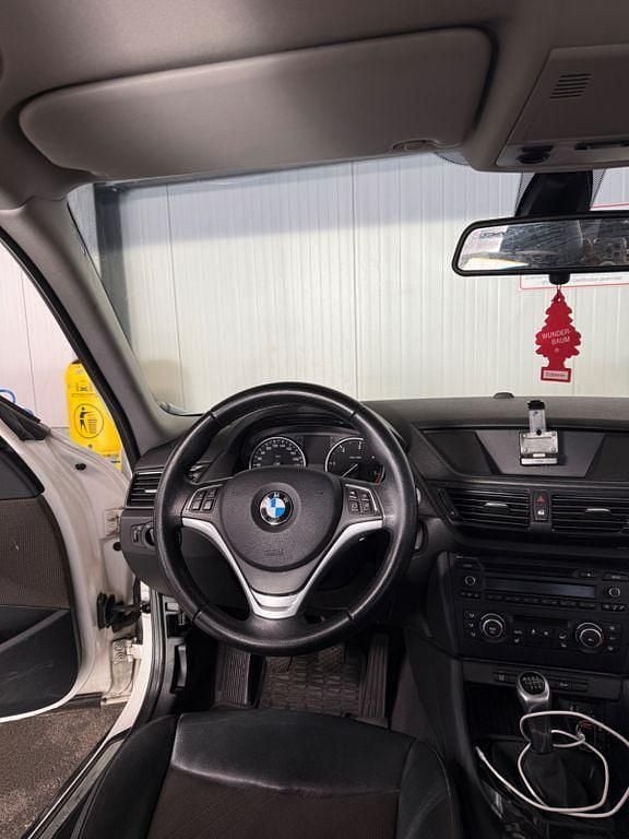 Gebraucht BMW X1 Sport Line 143 PS (105 kW) 2013 Weiß SUV