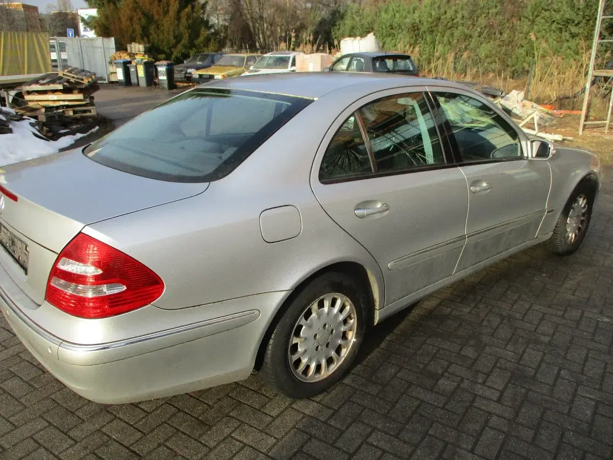 Gebraucht Mercedes E240 177 PS (130 kW) 2003 Silber Limousine