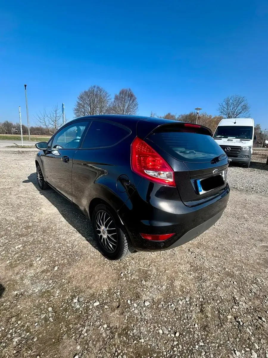 Gebraucht Ford Fiesta 97 PS (71 kW) 2012 Schwarz Kleinwagen
