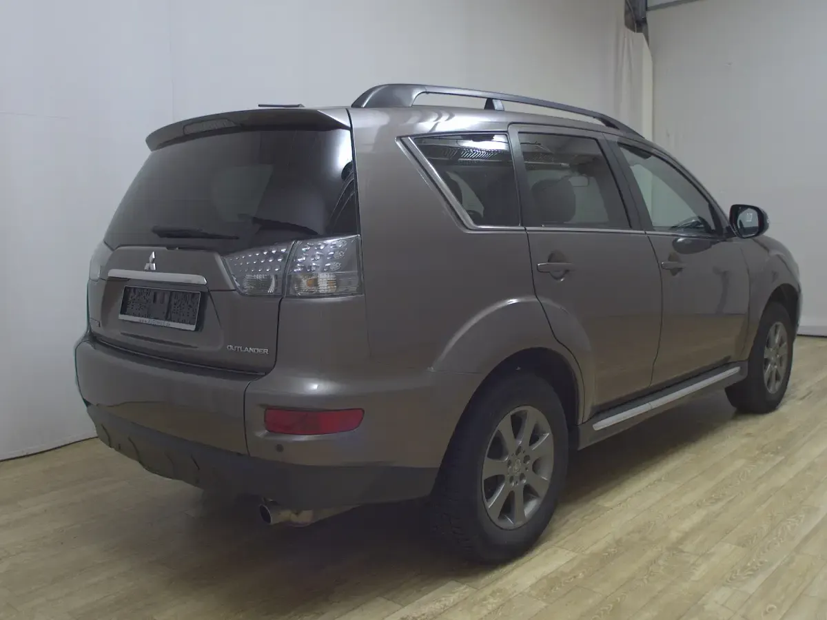 Gebraucht Mitsubishi Outlander 147 PS (108 kW) 2011 Granitbraun metallic SUV