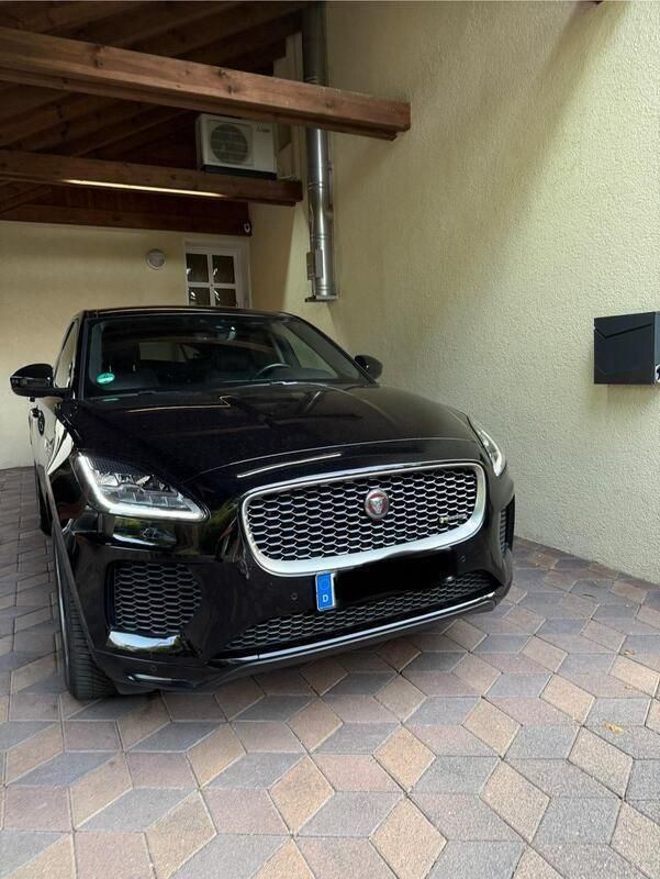 Schwarz Gebraucht 2018 Jaguar E-Pace SE SUV | 24.800 € (Fairer Preis) - Bild 1/4