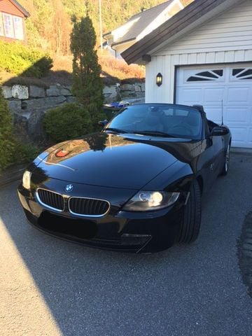 Gebraucht BMW Z4 177 PS (130 kW) 2006 Schwarz metallic Cabrio