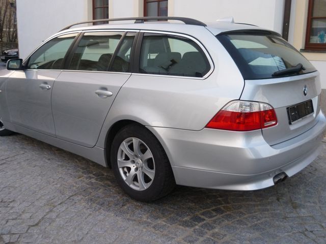 Gebraucht BMW 525 241 PS (177 kW) 2004 Silber metallic Kombi