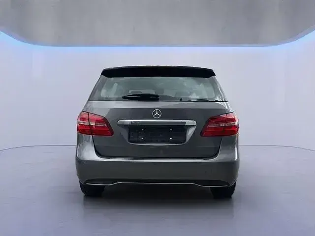 Gebraucht Mercedes B200 136 PS (100 kW) 2018 Mountaingraumet. Van / Kleinbus