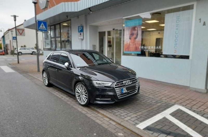 Schwarz Gebraucht 2019 Audi S3 Comfort Limousine | 29.900 € (Superpreis) - Bild 1/4