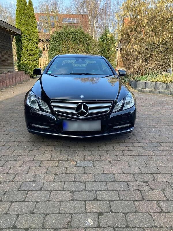 Gebraucht Mercedes E220 170 PS (125 kW) 2013 Schwarz Coupé