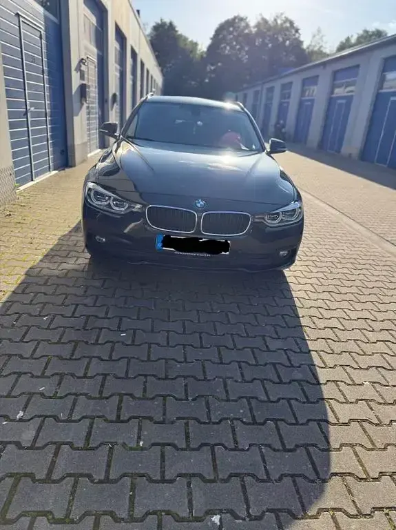 Używany BMW 320 Advantage 190 KM (139 kW) 2018 Czarny Kombi