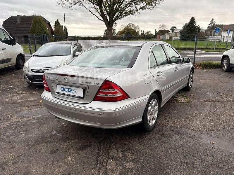 Gebraucht Mercedes C180 143 PS (105 kW) 2004 Silber Limousine