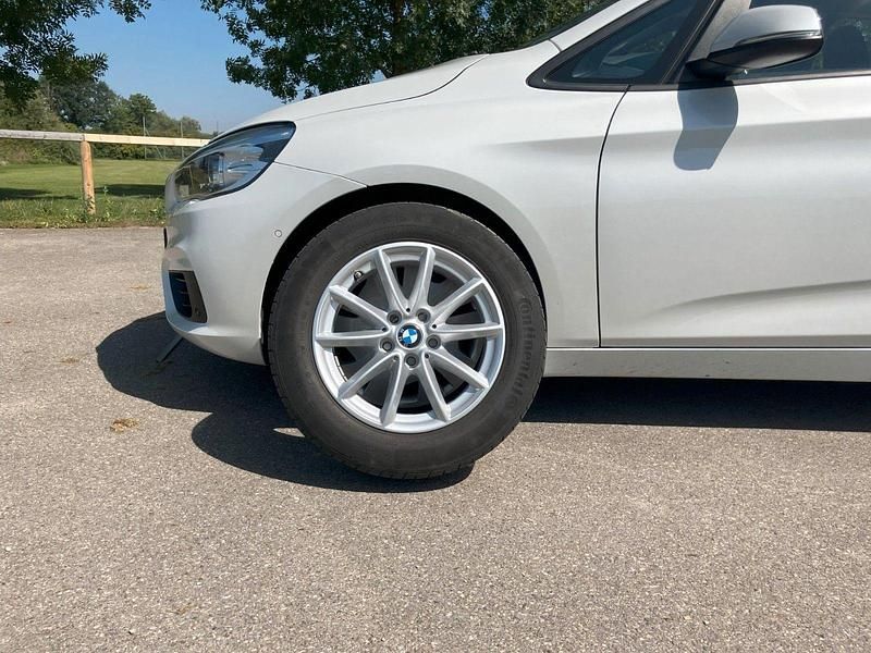 Weiß Gebraucht 2017 BMW 220 Active Tourer Advantage Van / Kleinbus | 12.500 € (Guter Preis) - Bild 1/4