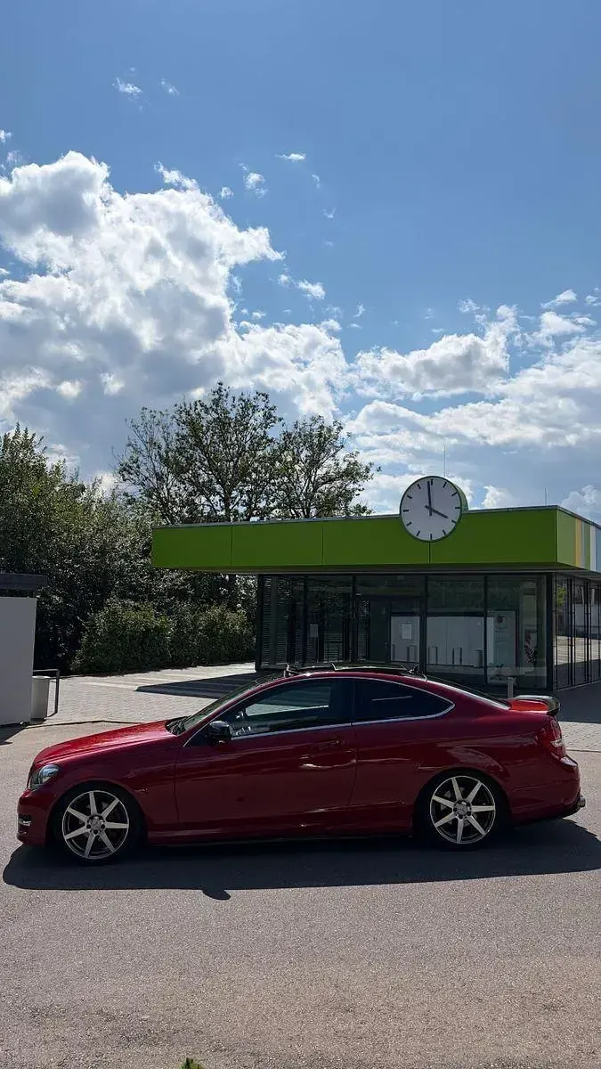 Gebraucht Mercedes C200 AMG 184 PS (135 kW) 2013 Rot Coupé