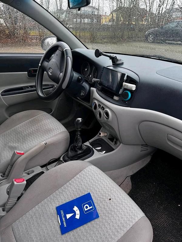 Gebraucht Hyundai Accent 100 PS (73 kW) 2005 Blau Limousine