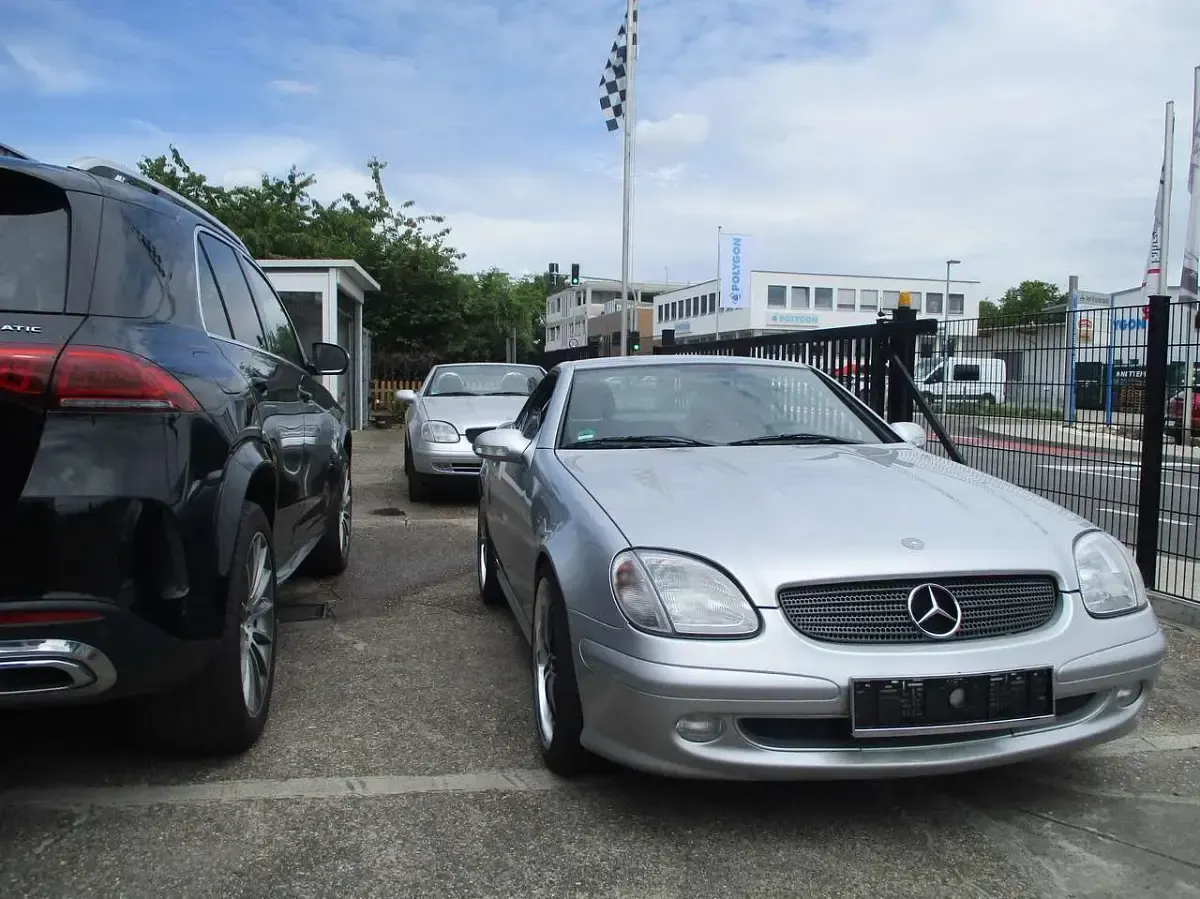 Gebraucht Mercedes SLK230 193 PS (141 kW) 2000 Silber Cabrio