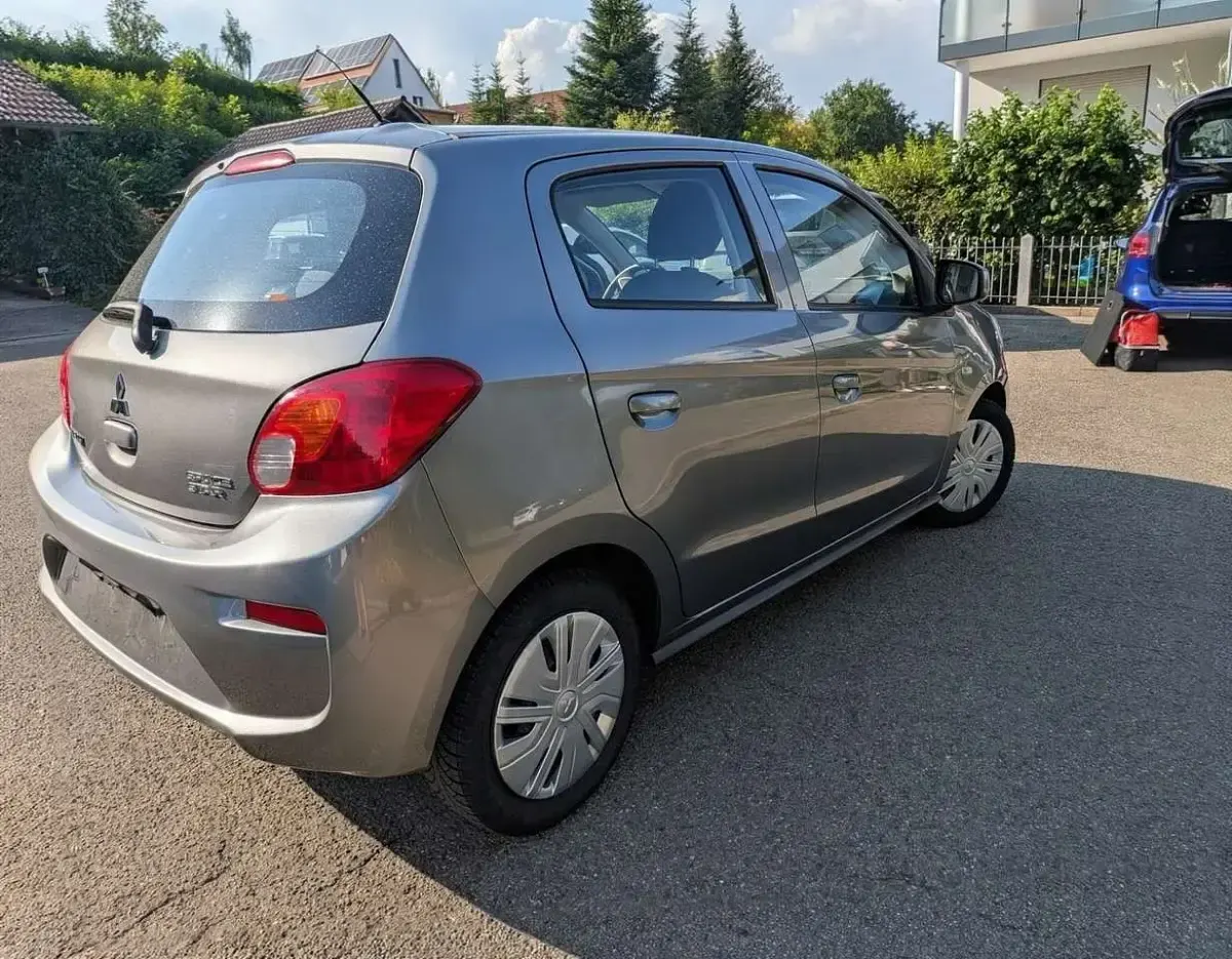 Gebraucht Mitsubishi Space Star Edition 71 PS (52 kW) 2018 Grau Kleinwagen