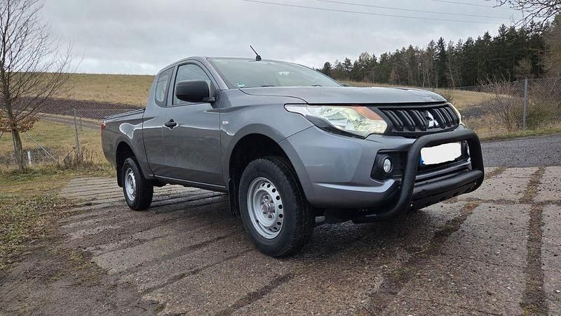 Gebraucht Mitsubishi L200 154 PS (113 kW) 2017 Grau Pickup