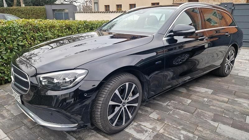 Schwarz Gebraucht 2020 Mercedes E300 Kombi | 18.900 € (Fairer Preis) - Bild 1/4
