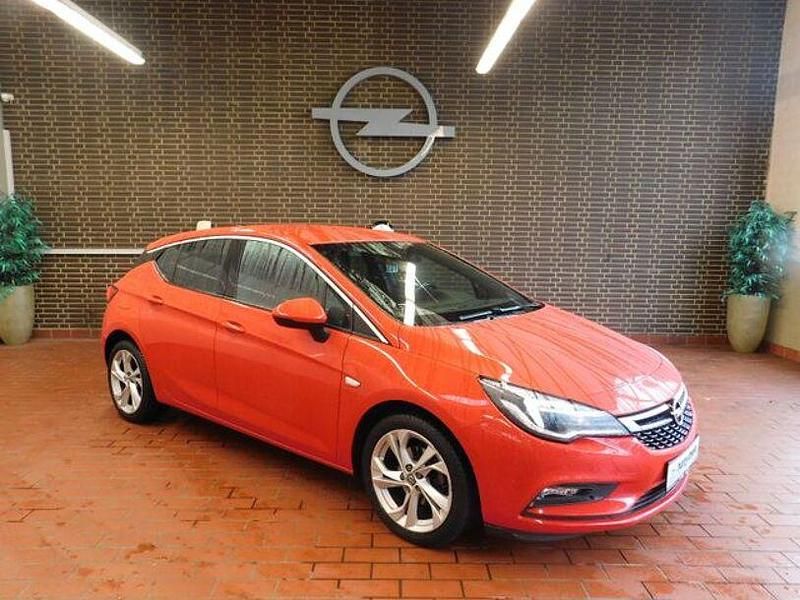 Gebraucht Opel Astra Dynamic 125 PS (91 kW) 2017 Rot Limousine