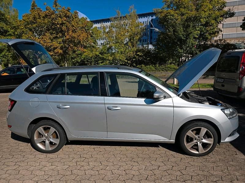Silber Gebraucht 2018 Skoda Fabia Active Kombi | 7.249 € (Guter Preis) - Bild 1/4