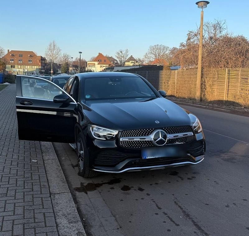 Schwarz Gebraucht 2022 Mercedes GLC200 SUV | 41.500 € (Etwas zu teuer) - Bild 1/4