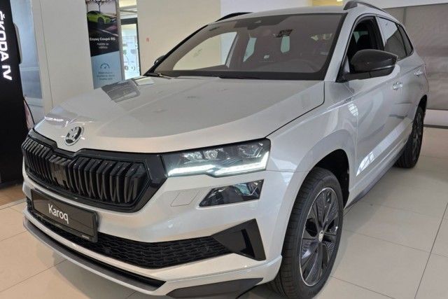 Silber Neu 2025 Skoda Karoq SportLine SUV | 41.990 € (Teuer) - Bild 1/4