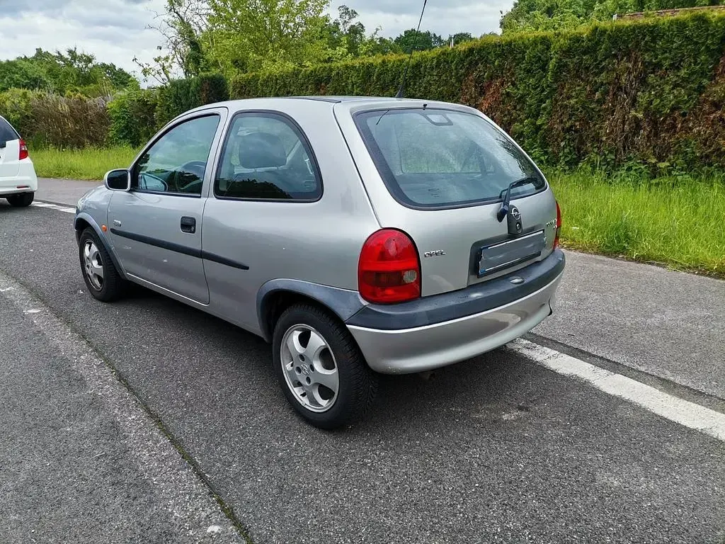 Gebraucht Opel Corsa Edition 65 PS (47 kW) 2000 Silber Limousine