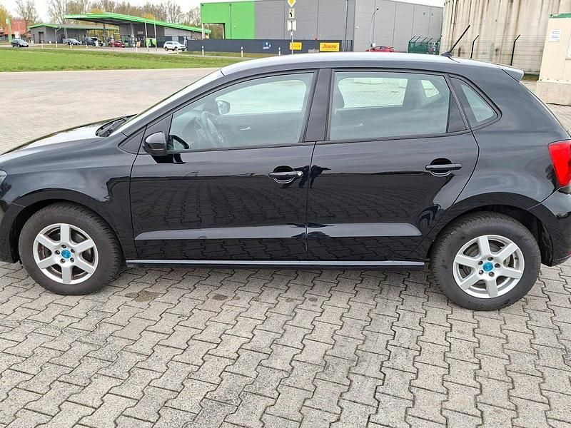 Gebraucht VW Polo Trendline 75 PS (55 kW) 2017 Schwarz Kleinwagen