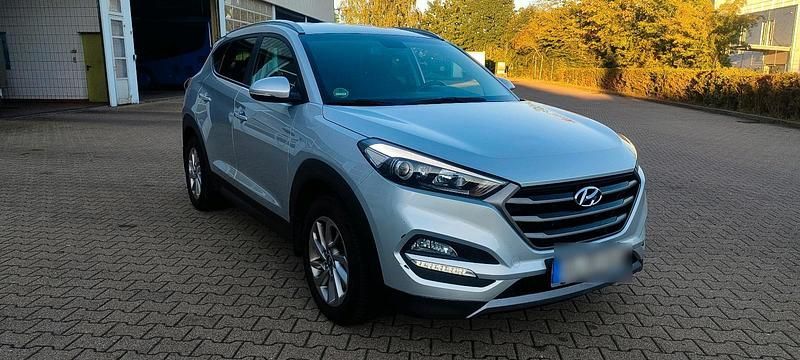 Grau Gebraucht 2017 Hyundai Tucson SUV | 13.999 € (Superpreis) - Bild 1/4