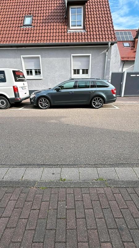 Grau Gebraucht 2015 Skoda Octavia RS Kombi | 8.499 € (Guter Preis) - Bild 1/4