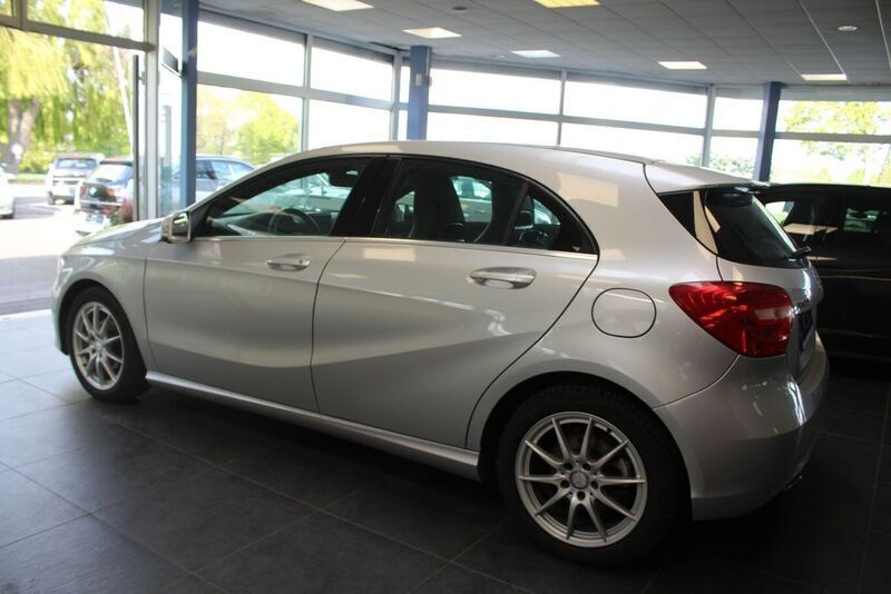 Gebraucht Mercedes A180 Urban 109 PS (80 kW) 2013 Polarsilber metallic Limousine
