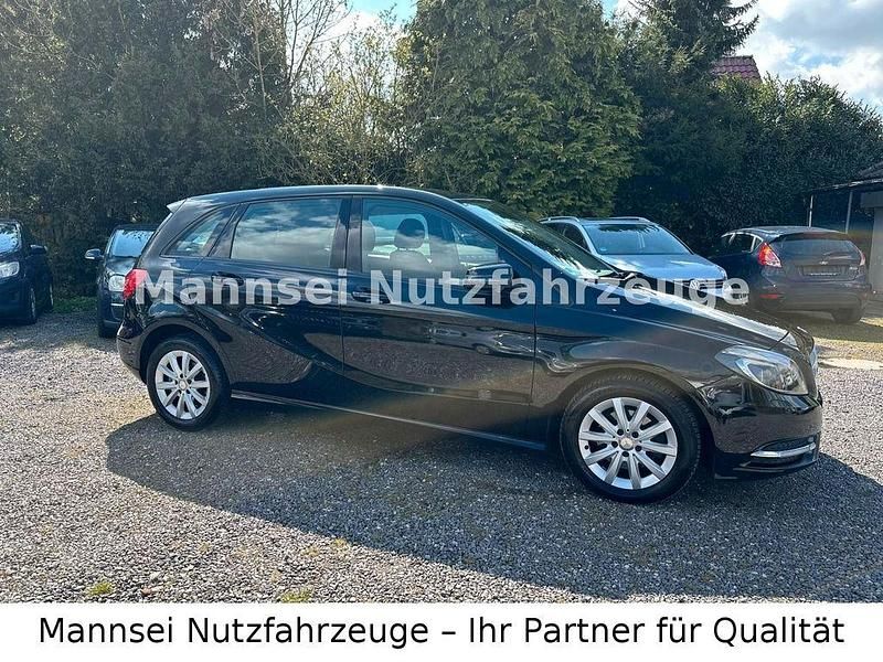 Gebraucht Mercedes B200 136 PS (100 kW) 2012 Schwarz Van / Kleinbus