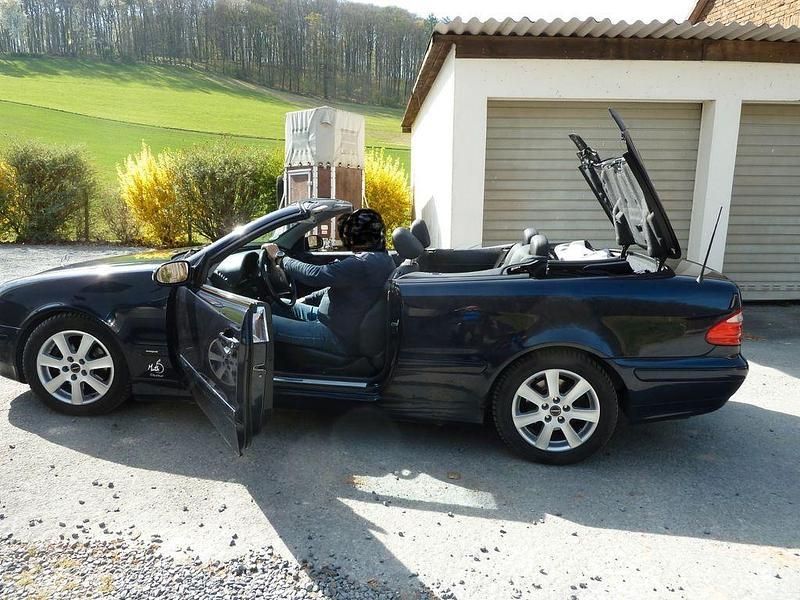 Blau Gebraucht 2000 Mercedes CLK200 Avantgarde Cabrio | 3.999 € (Superpreis) - Bild 1/4