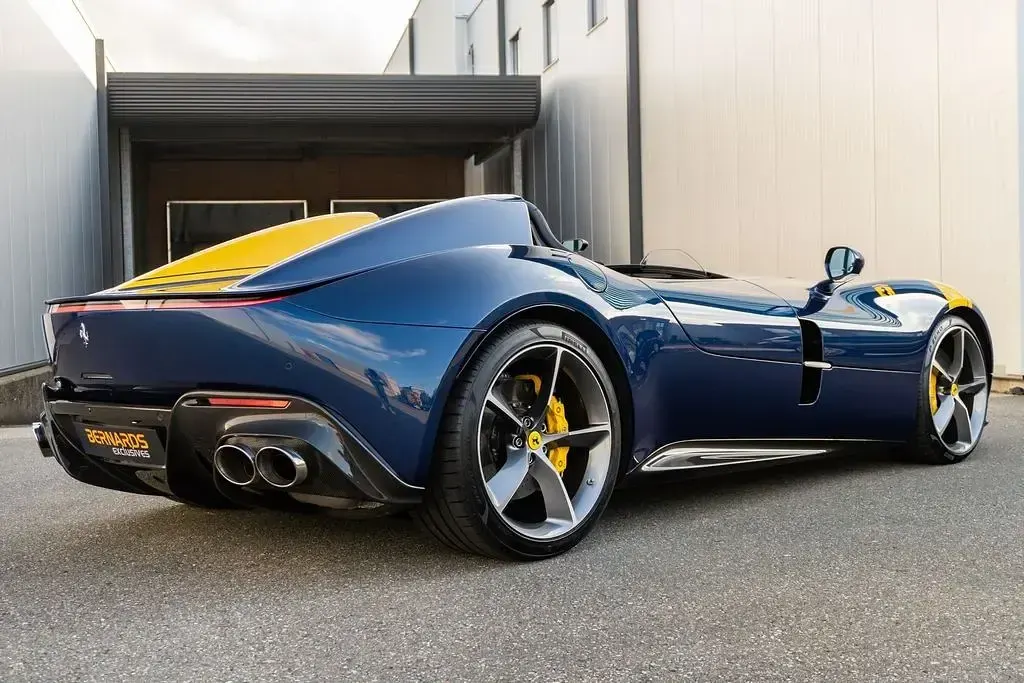 Gebraucht Ferrari Monza 810 PS (595 kW) 2020 Blau Cabrio