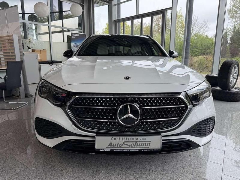 Gebraucht Mercedes E450 Night 381 PS (280 kW) 2024 Manufaktur opalithweiß brigh Kombi