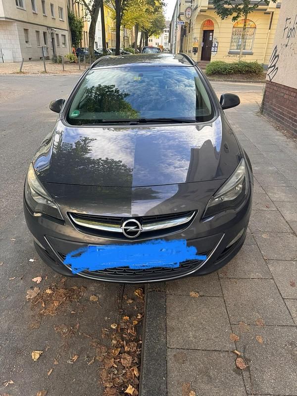 Gebraucht Opel Astra 136 PS (100 kW) 2014 Rot Kombi