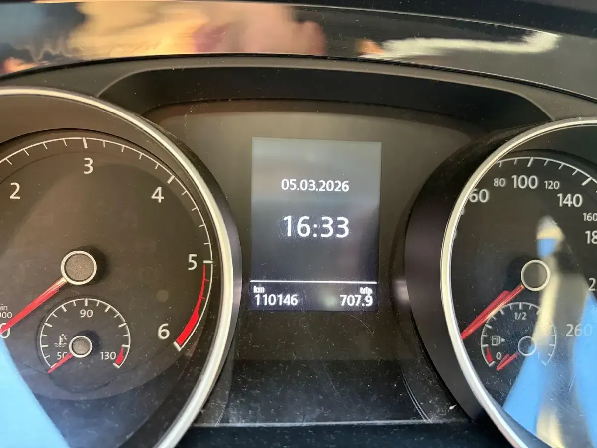 Gebraucht VW Touran Comfortline 116 PS (85 kW) 2016 Schwarz Van / Kleinbus
