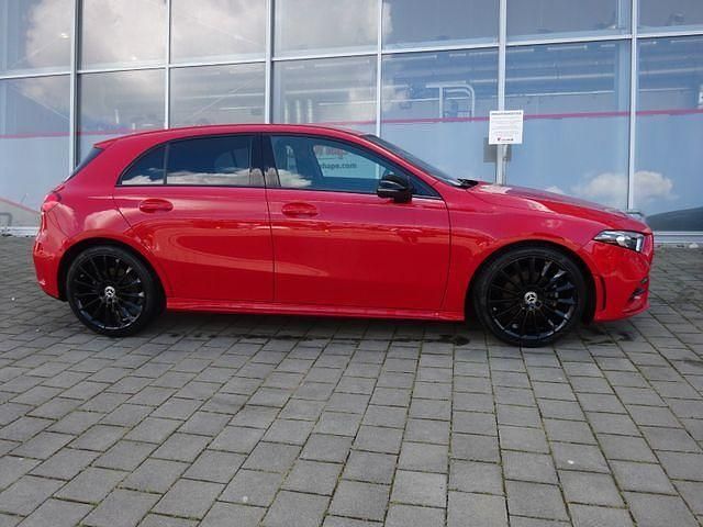 Rot Gebraucht 2019 Mercedes A200 AMG line Limousine | 23.790 € (Fairer Preis) - Bild 1/4