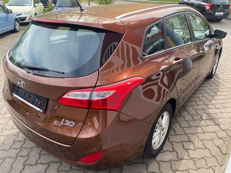 Gebraucht Hyundai i30 135 PS (99 kW) 2013 Hazel brown / met Kombi