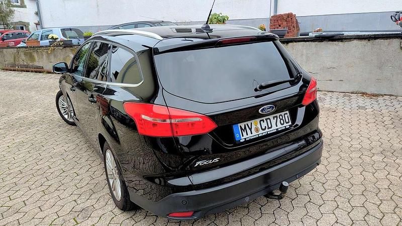 Schwarz Gebraucht 2018 Ford Focus Titanium Kombi | 11.800 € (Guter Preis) - Bild 1/4