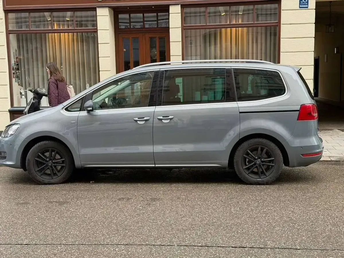 Gebraucht VW Sharan Cup 177 PS (130 kW) 2014 Grau Van / Kleinbus