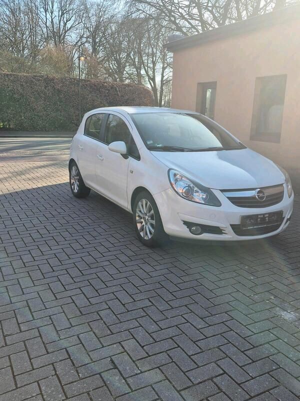 Weiß Gebraucht 2009 Opel Corsa Limousine | 3.900 € (Etwas zu teuer) - Bild 1/4