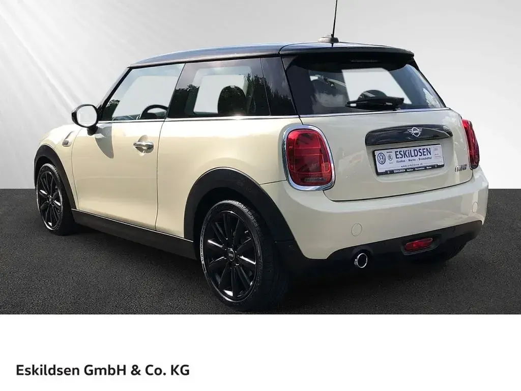 Używany Mini Cooper 136 KM (100 kW) 2019 Biały Hatchback