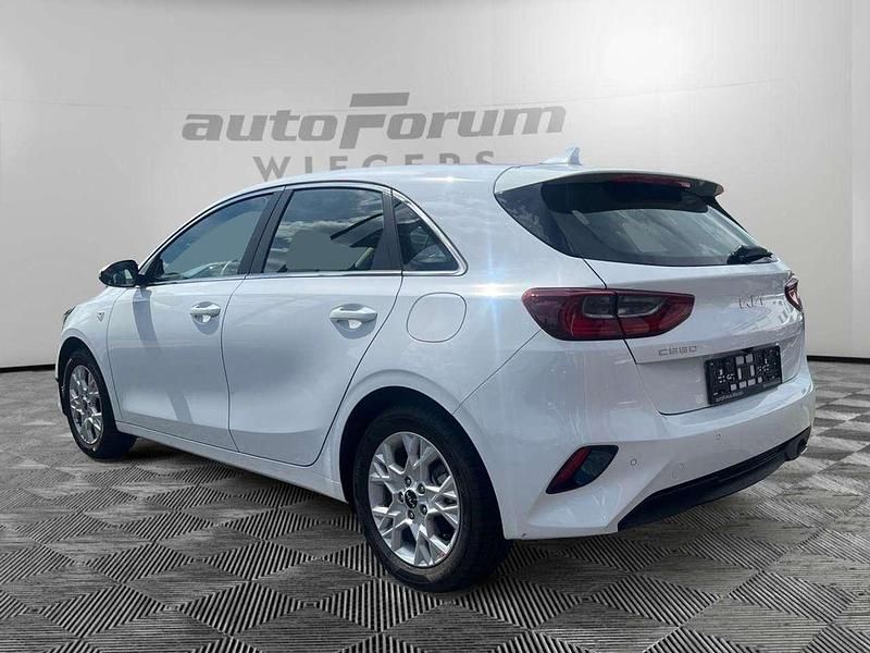 Gebraucht Kia Ceed Vision 101 PS (74 kW) 2024 (wd) cararraweiss Kleinwagen