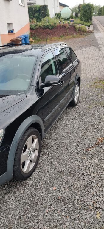 Gebraucht Skoda Octavia 140 PS (102 kW) 2011 Schwarz Kombi