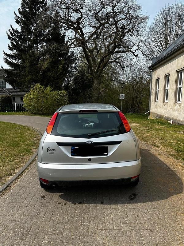 Usata Ford Focus 75 CV (55 kW) 2001 Argento Utilitaria
