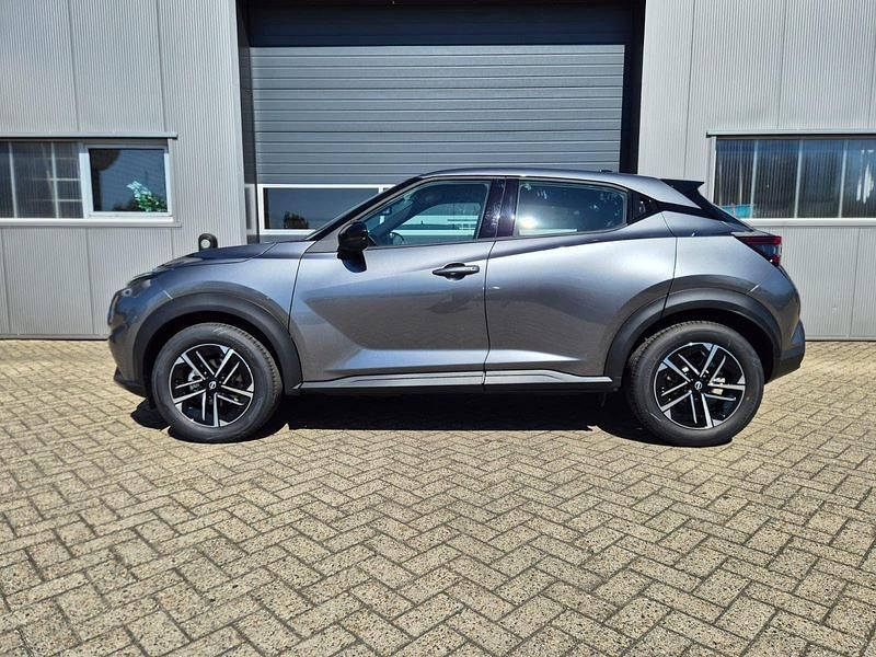 Neu Nissan Juke N-Connecta 114 PS (83 kW) 2026 Dark grey SUV